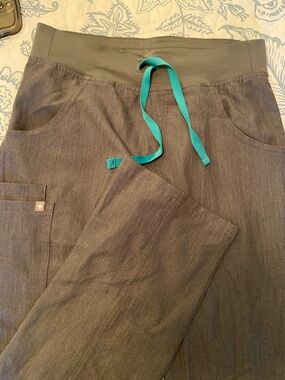 Figs Gray Scrub Pants with Teal Drawstring
